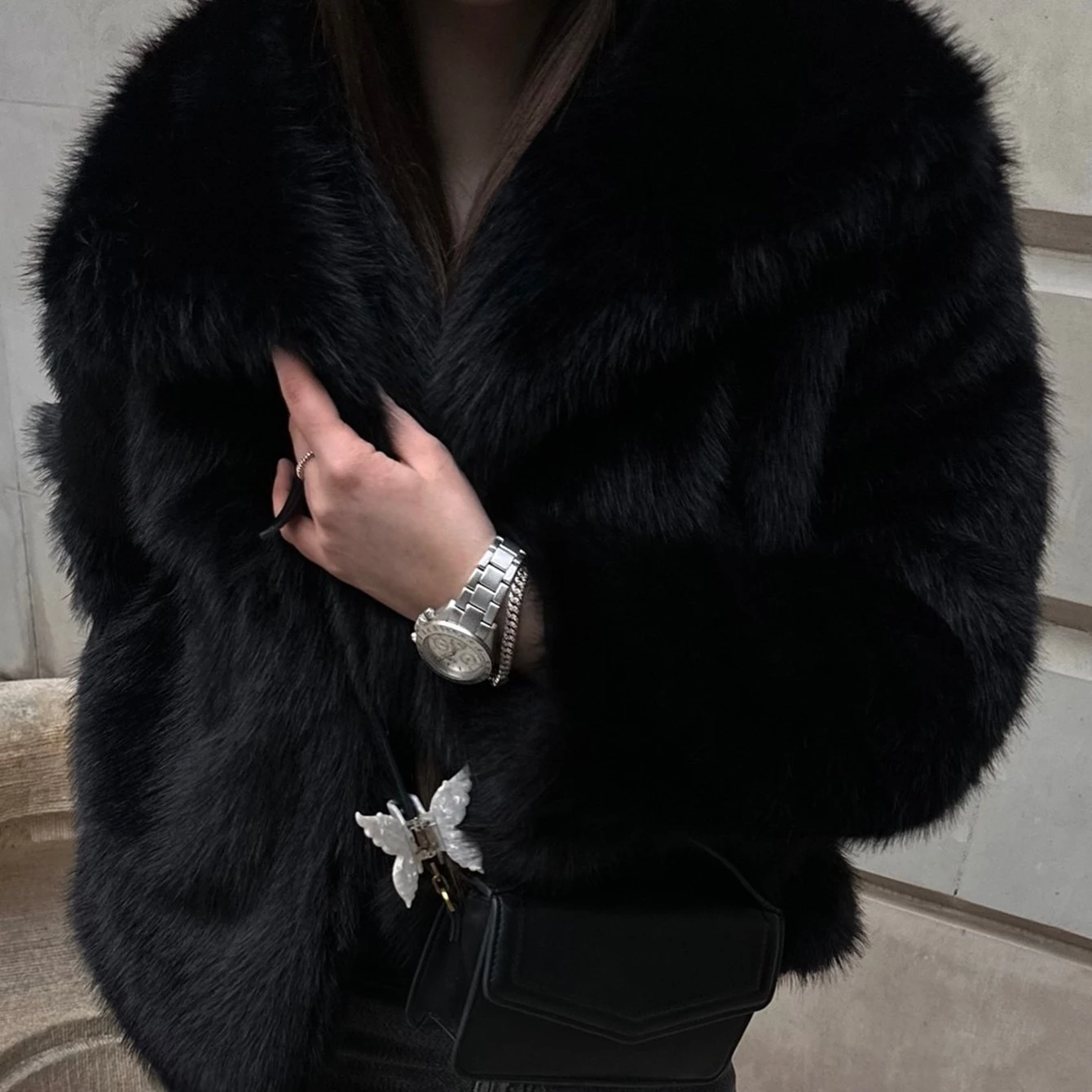 Weiße kurze Mäntel für Damen, Kunstpelzjacken, großer Umlegekragen, offener Stich, lange Ärmel, gerade Passform, lässig, Herbst und Winter 2025,