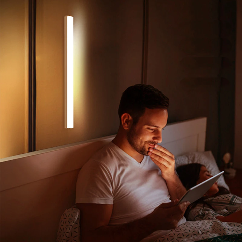 Lampada da notte per armadio con sensore di movimento a luce notturna a LED senza fili per la retroilluminazione della scala dell'armadio della luce del rilevatore della camera da letto della cucina