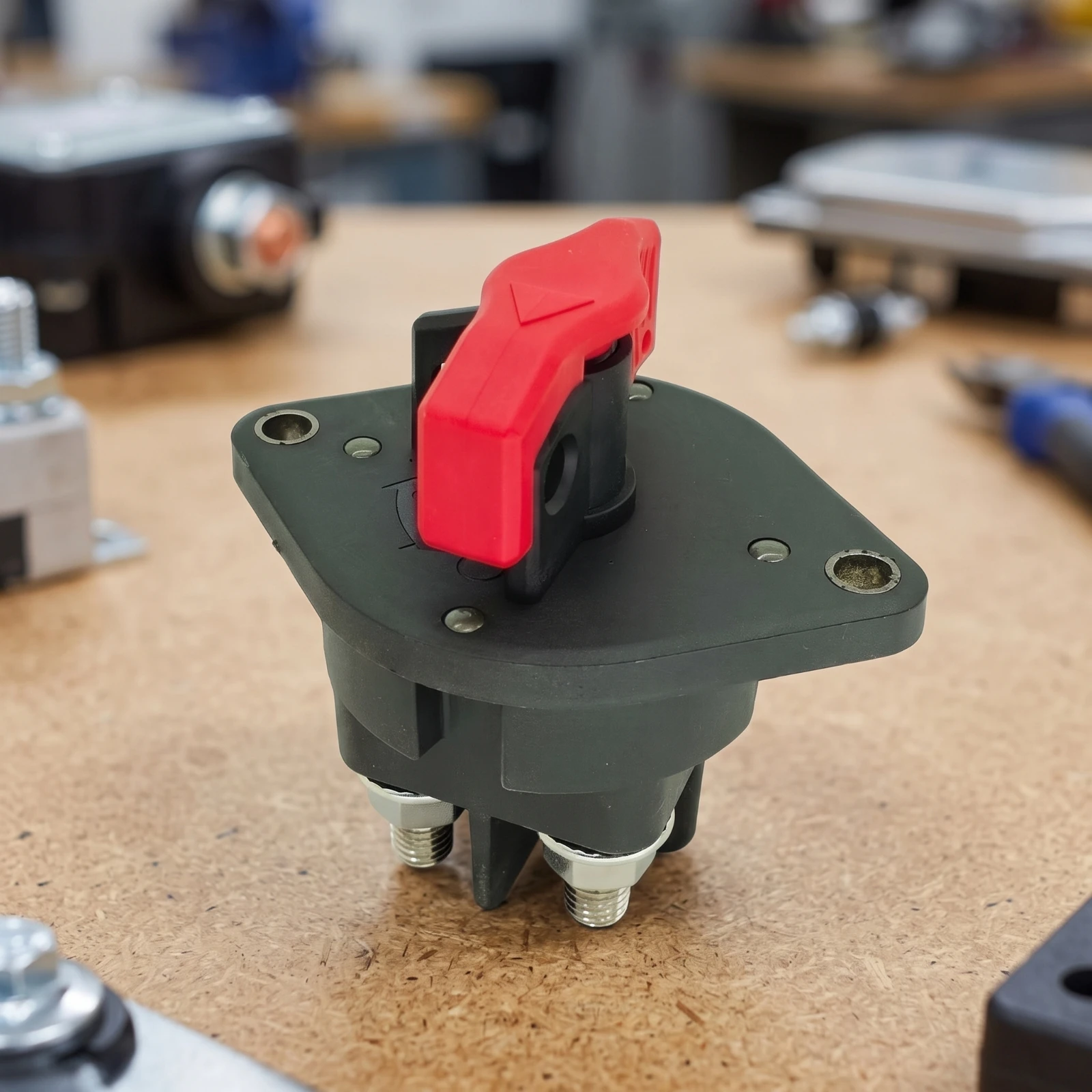 Manual Rotary Battery Disconnect Switch Compact Battery Switch with Rotary Lever Corrosion-Resistant Flame-Retardant