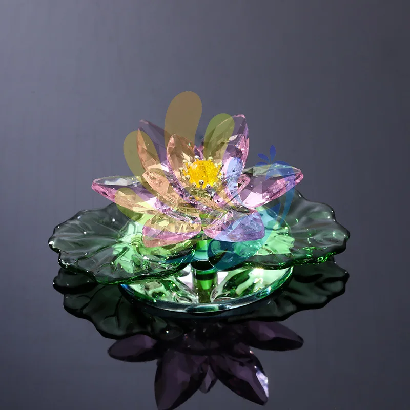 Kristall-Lotusblume mit Rosa Funkelndem Farbton und Reflexion, Glas-Dekoration für Zuhause und Schlafzimmer im Feng Shui-Stil