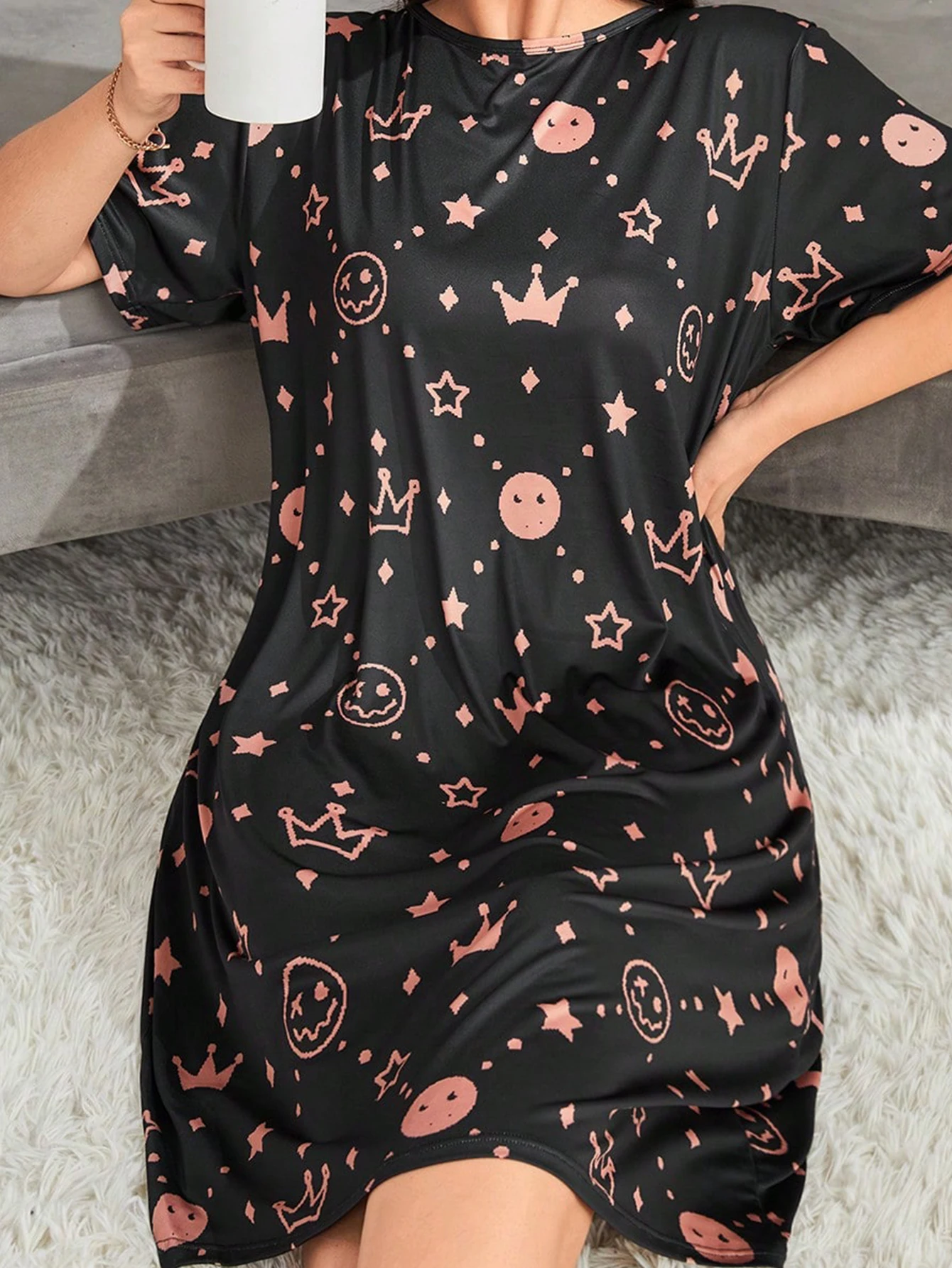 Large size women\'s pajamas  home clothing casual round neck smiling face crown short sleeved pajama skirt