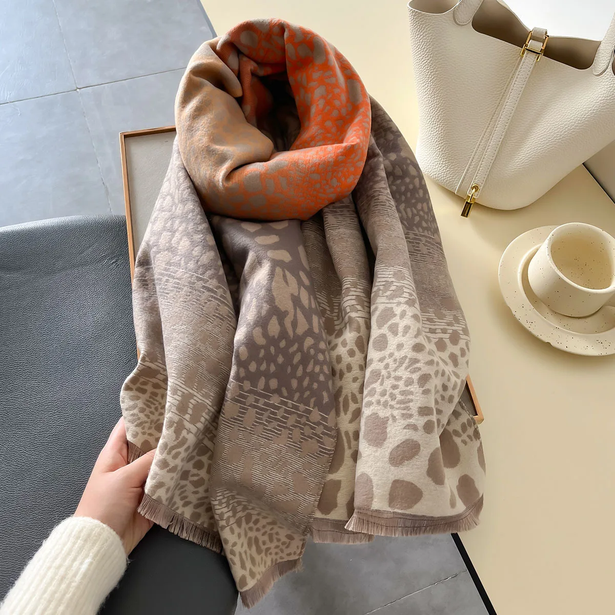 European American Fashion Leopard Print Scarf Cashmere Women's Scarves Winter Warmth Commuting Cold Protection Shawl