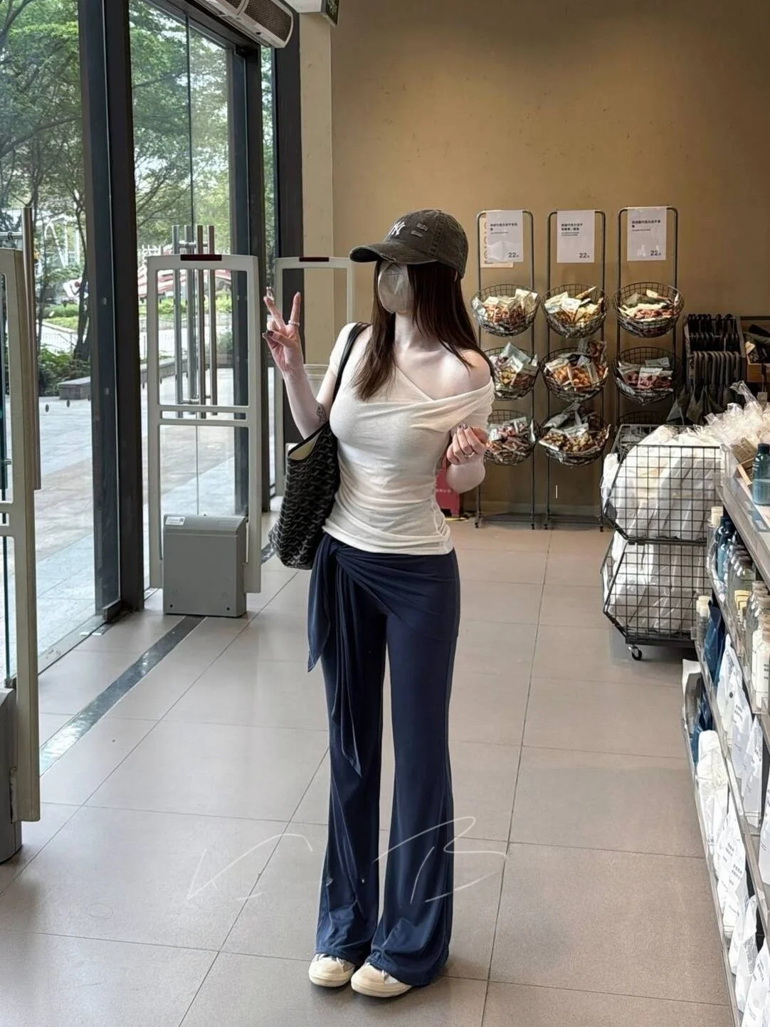 

Elegant Loose Women's Casual Pants with Sashes Micro Flared Legs Elastic Waist Slimming Comfortable Beautifully Lazy