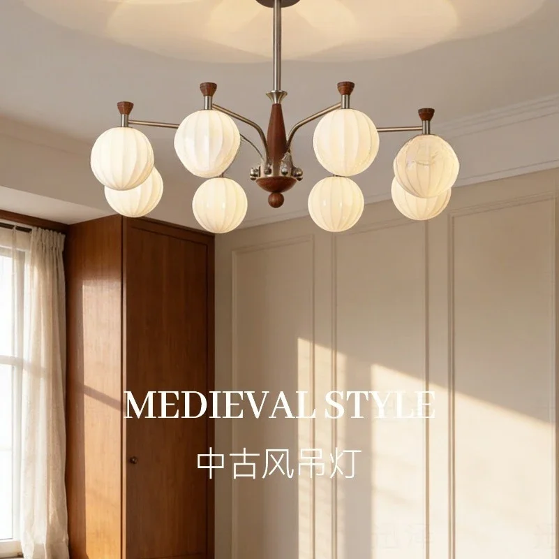 Beautiful living room chandelier, medieval style and advanced sense of young people's hall light French main lamp