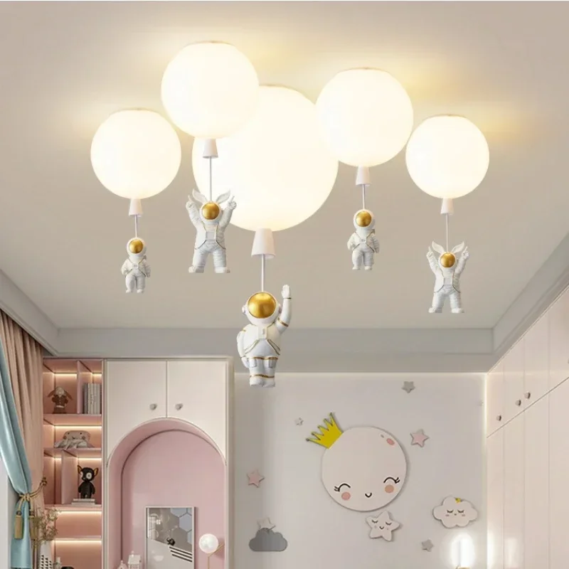 Nowoczesna minimalistyczna kreatywna balonowa lampa sufitowa astronauta Nordic Creche Boy Girl oświetlenie Led do pokoju żyrandol domowe lampki dekoracyjne oprawa