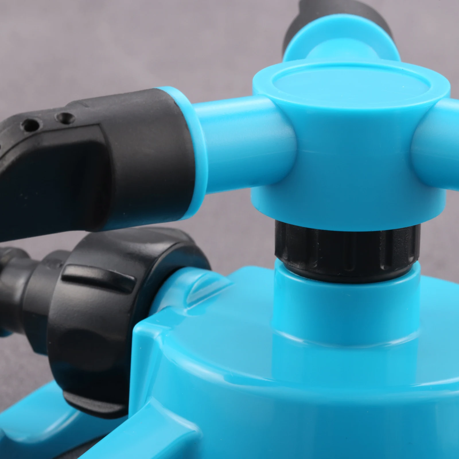 1PC 360 Degree Rotating Water-Saving Design Automatic Garden Sprinklers Water Sprinkler Irrigation System ABS 15x15x8.5cm