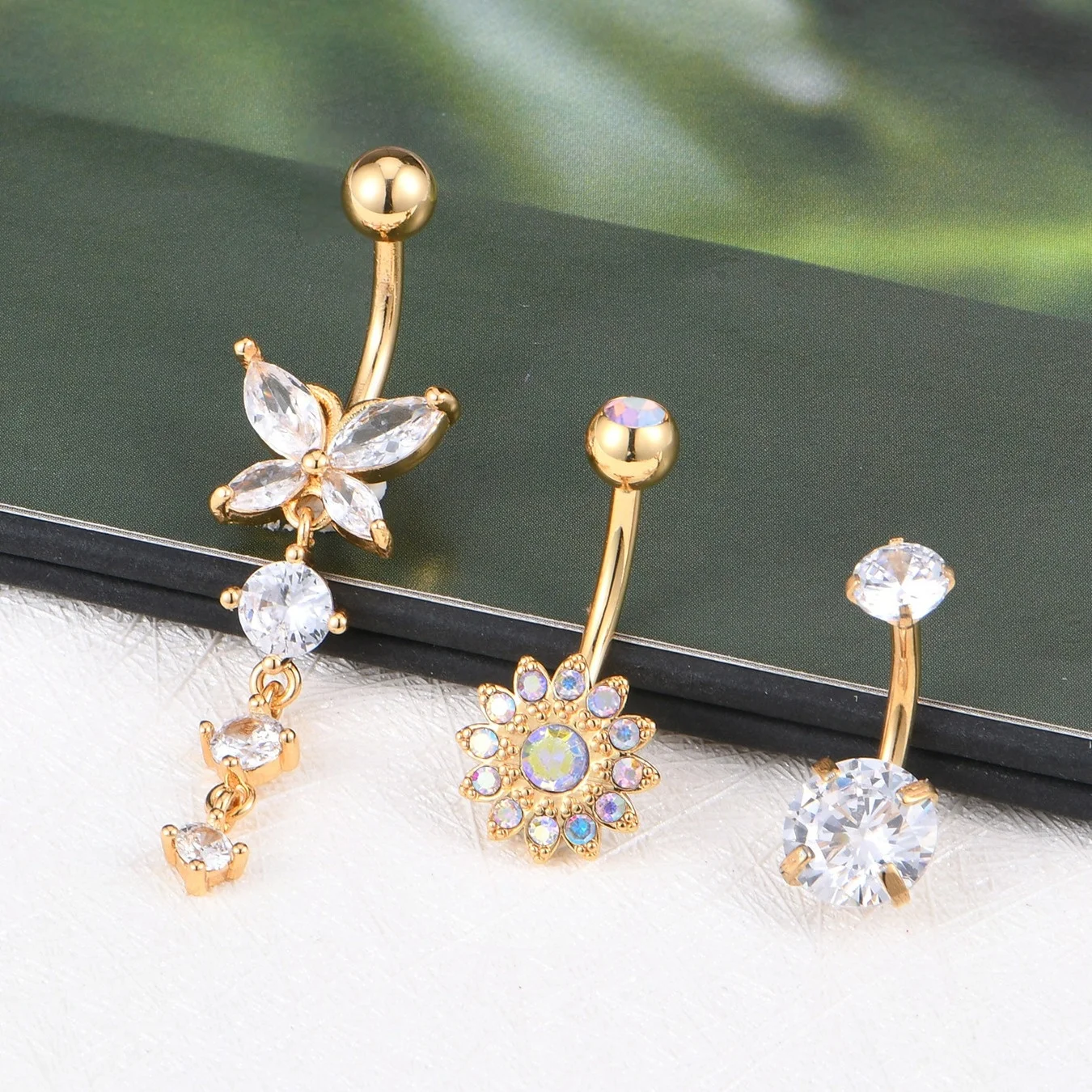 3-teiliges Set für Damen, elegantes Nabelpiercing-Set – hypoallergener Edelstahl-Blume, Herz, Sonnenblume, Gänseblümchen und Schmetterling