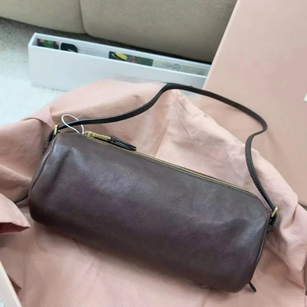 

2026 Spring Summer New Women's Cylinder Bag Minimalist Top Handle Purse Vintage Shoulder Crossbody All-Matching Old Money Aesthetic Stealth Wealth Structured Minimalism Heritage Silhouette Design Premium Textured Fabric for Women Girls Daily Outfit