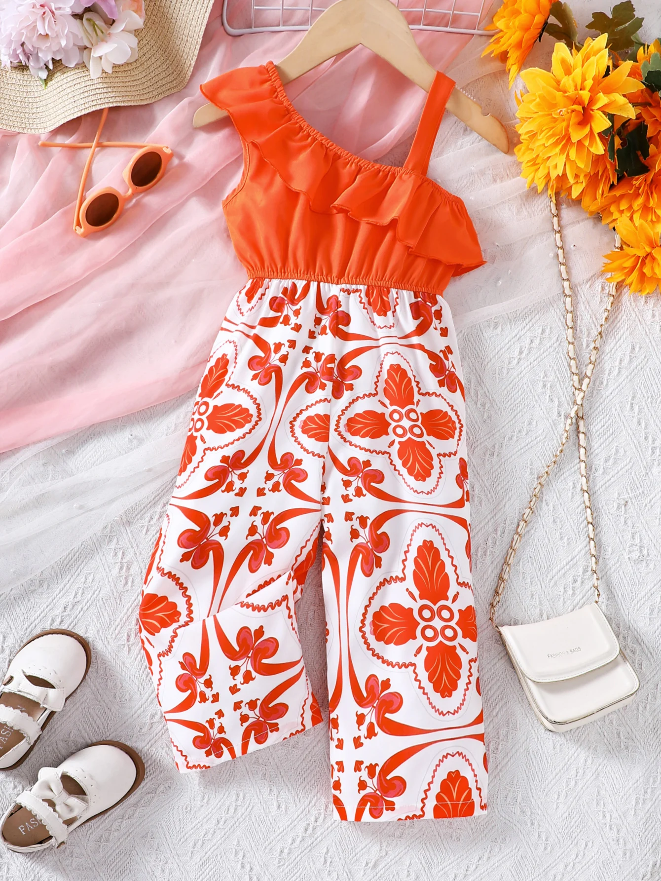 A new casual resort-inspired style for girls in summer with printed panels of ruffled shoulder jumpsuits