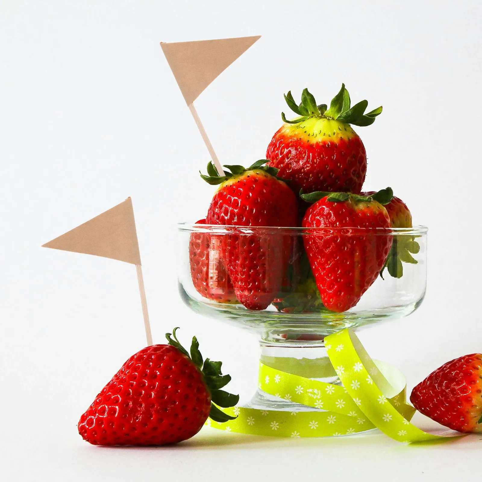 100Pcs Blank Toothpick Flags Cheese Markers Triangle Shape for Cake Decoration Party Food Markers Mini Food Flag Picks Cupcake