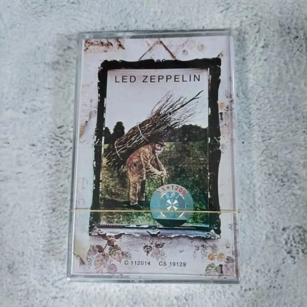 

Tape European And American Rock Style Band Performance Version With Lyric Page Textured Sound Quality Universal Cassette