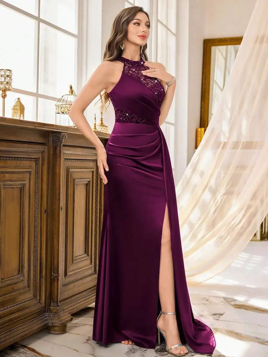 Vestido Maxi Roxo de Cetim com Decote Halter, Renda e Lantejoulas com Fenda Lateral
