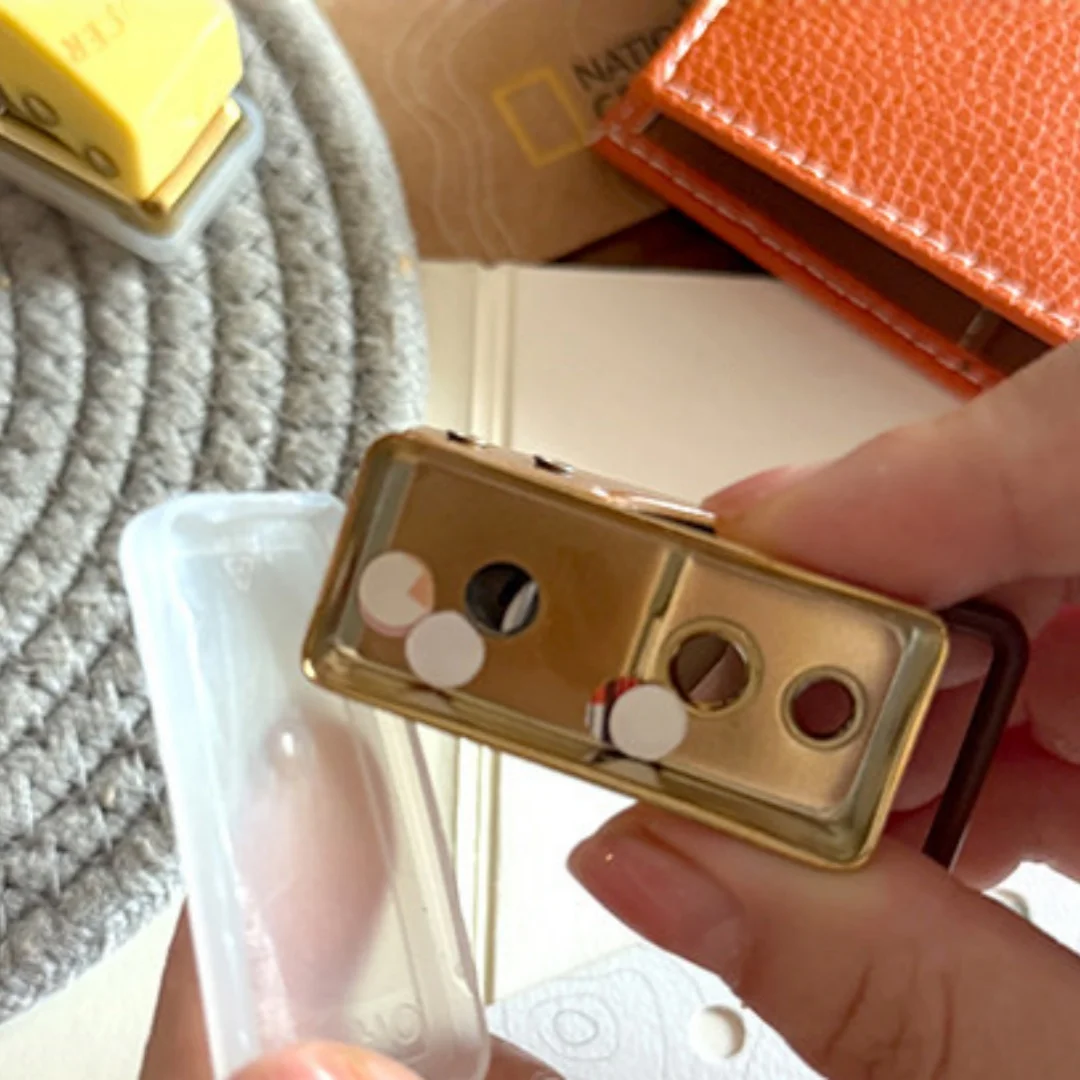 Mini Paper/Photo Puncher, Portable Single-hole Puncher, DIY Loose-leaf Core, Suitable for Office, School and Home Use