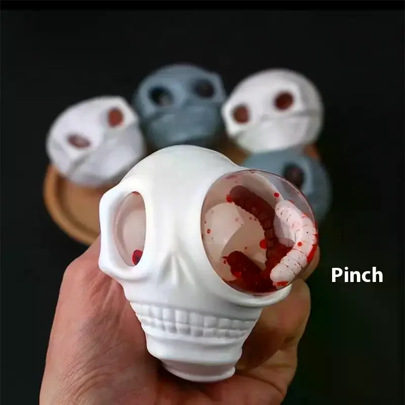 1/2 pçs espremer crânios com sangue e larvas brinquedos de brincadeira de halloween bolas de estresse espremer crânio brinquedo de descompressão