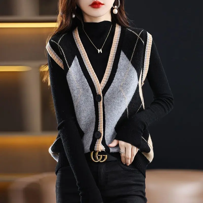 Spring Autumn New V-neck Sleeveless Sweater Women High Street Printing Button Cardigan Vintage Elegant All-match Knitting Vest