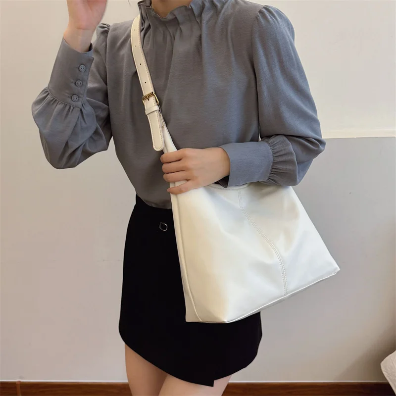Vintage-Umhängetasche mit großem Fassungsvermögen für Damen mit weicher, solider Umhängetasche, Retro-Einkaufstasche für den Pendelverkehr – Detail 9