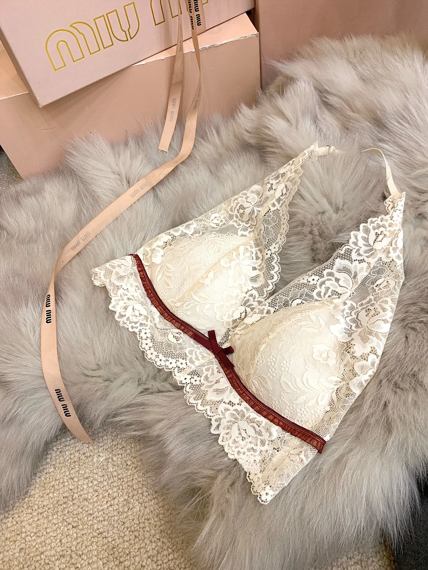 

Бюстгальтер-топ Lazy Didi Limited Edition из мягкого, воздушного кружева, универсальная нижняя одежда, французский V-образный вырез, нейлон, спандекс