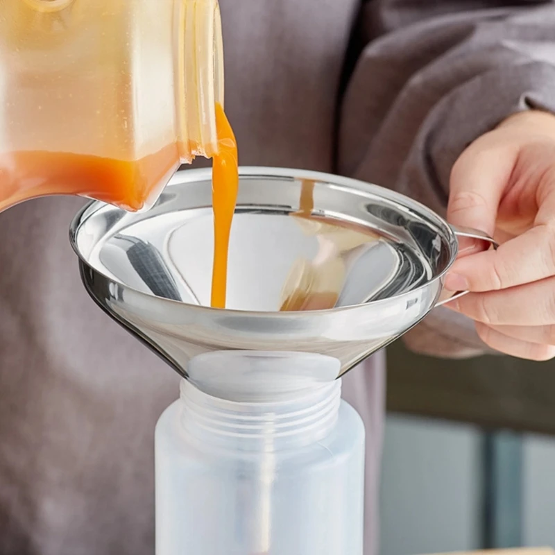 Handle Grip Pouring Aid with Filter Insert, Metal Bottle Filling Tool for Kitchen Oil, Juice, and Jar Work for Daily Use Y5GB