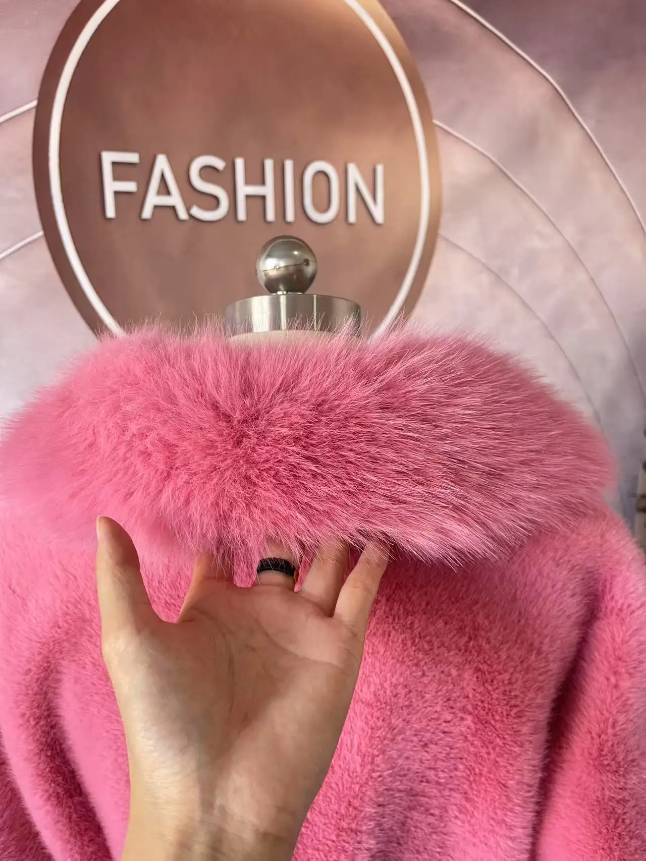 Luxury High Quality New Large Fur Collar Fur Coat Belt Slim Jacket Women Winter Warm Eco-Friendly Mink Fox Fur Coat Premium Tops