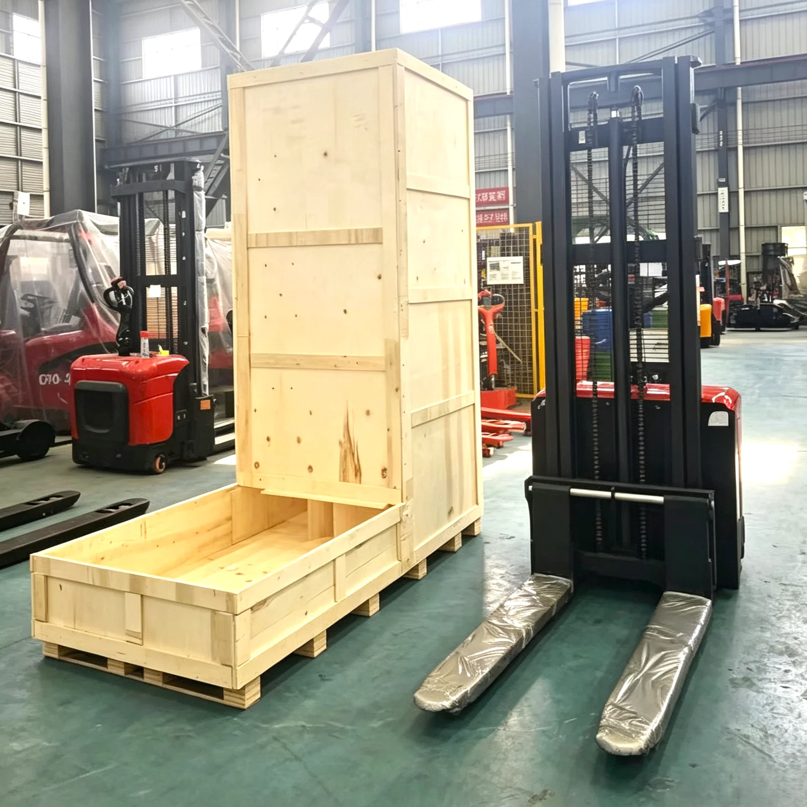 Premium Electric Pallet Stacker Lift Truck 1.5ton 2ton for Industrial Warehouse Material Transport