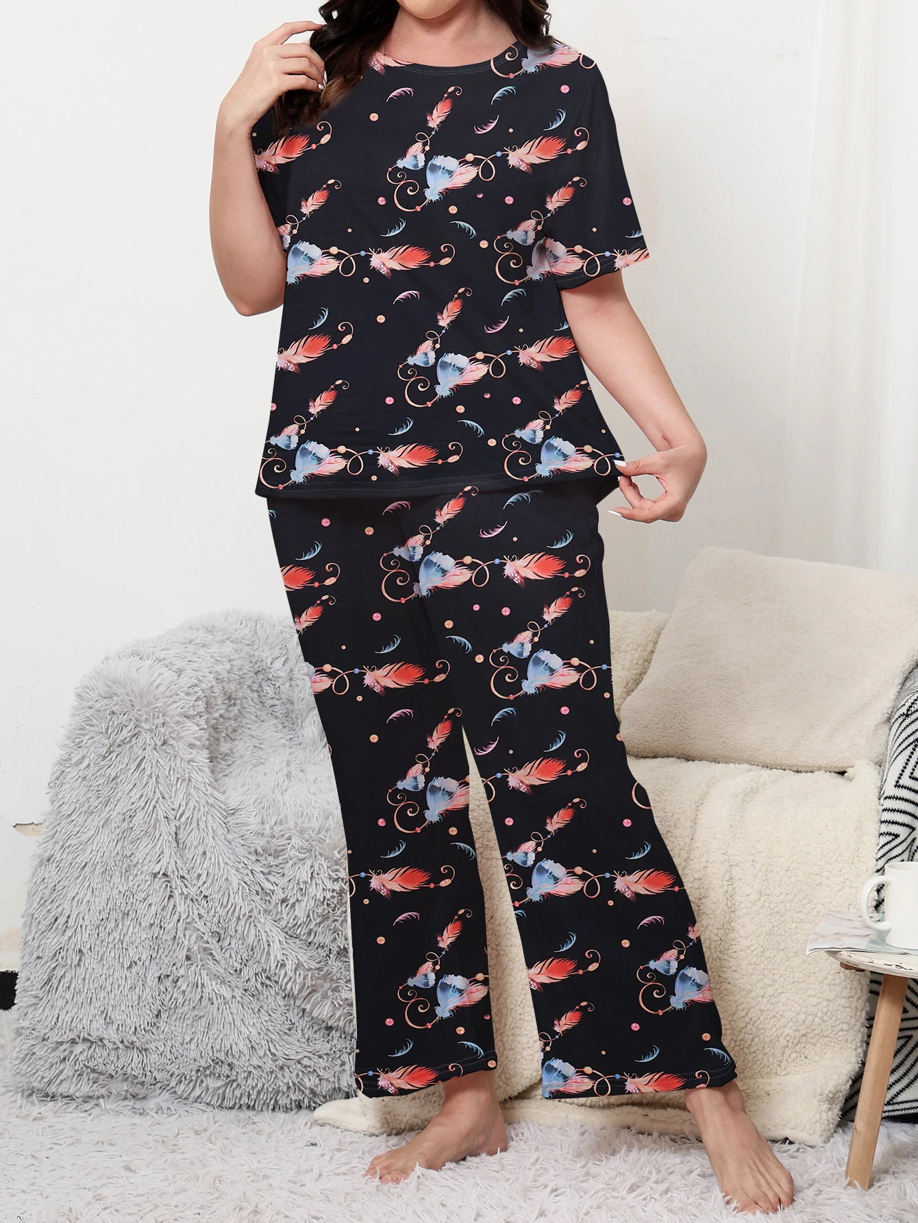 

Plus size pajama set, short sleeved and long pants, comfortable and slightly loose. Home wear can be worn externally in sizes