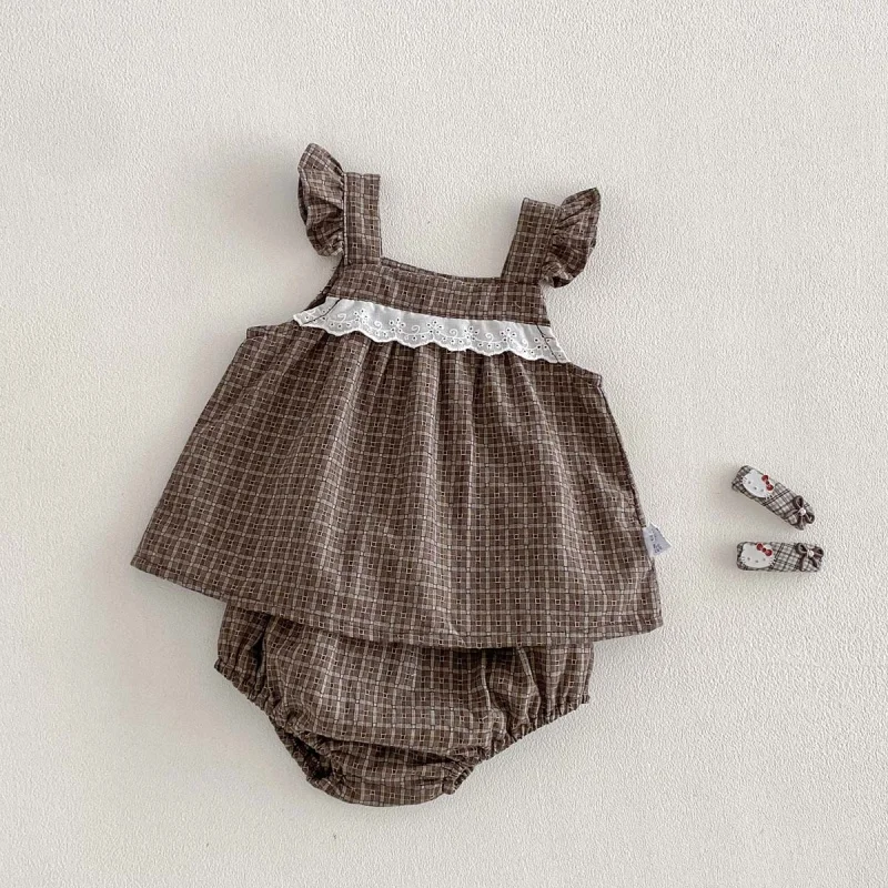 

Girls' Summer Sleeveless Vest Plaid Suit2026New children's doll shirt and shorts two-piece set, lightweight style