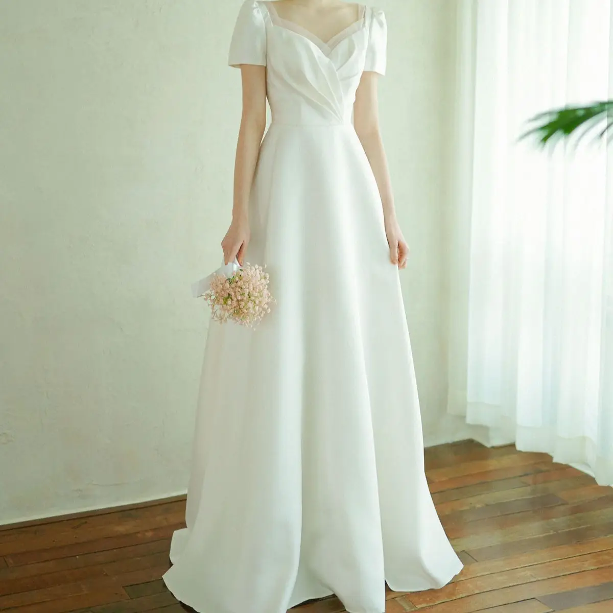 Vintage A Line V-Neck Wedding Dress Classical Short Sleeves Lace Up Back Elegant Bridal Gown With Pleats On The Chest TT539