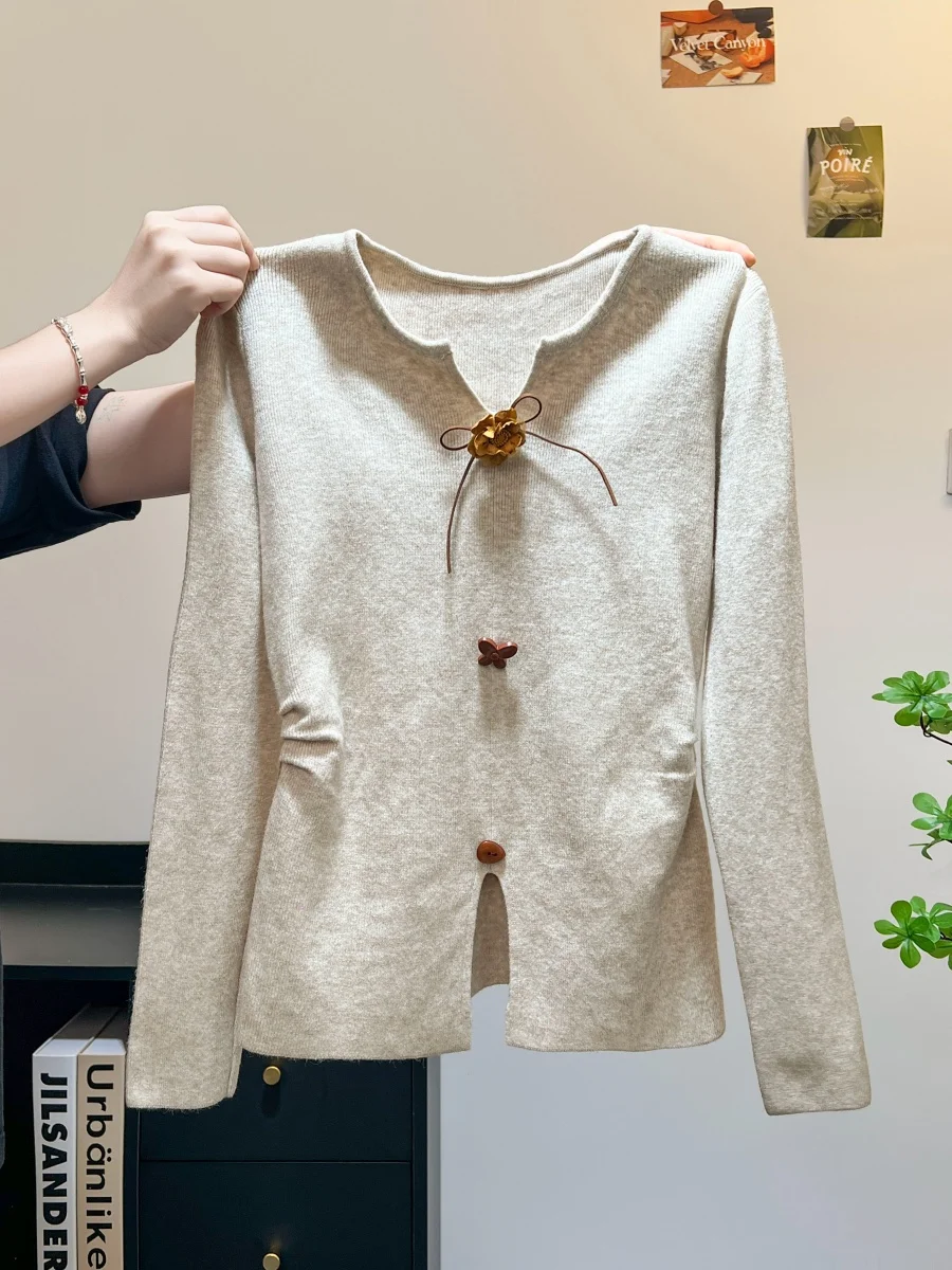 เสื้อสเวตเตอร์ผู้หญิงลายผีเสื้อ แต่งกระดุมไม้สไตล์วินเทจ ทรงเข้ารูป สำหรับฤดูใบไม้ร่วงและฤดูหนาว คุณภาพสูง