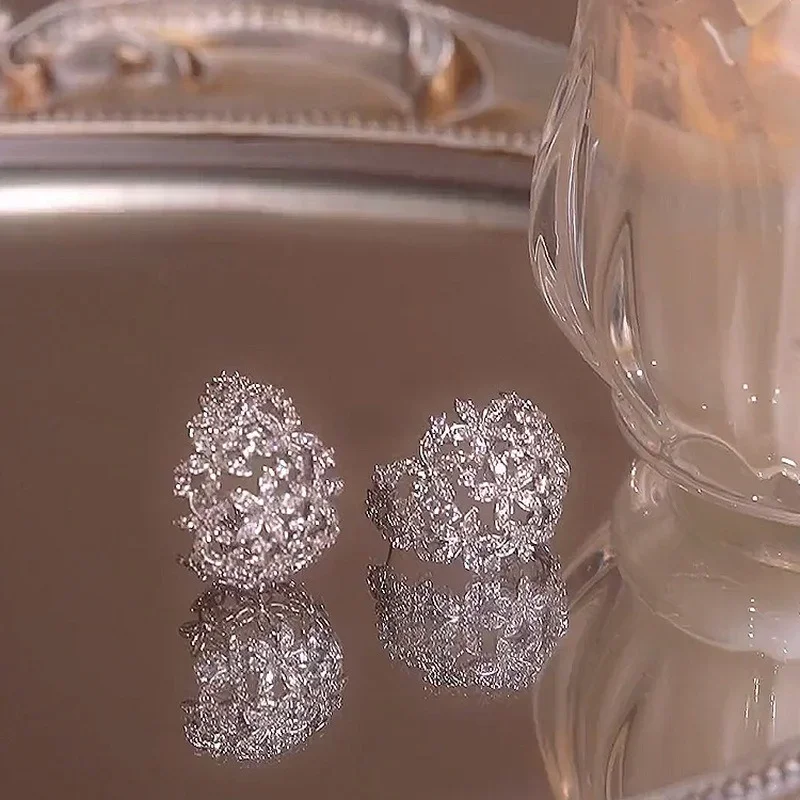 Minar Fantasy Bling Bling CZ Zircon Flower Earring Dla kobiet Femme Silver Color Alloy Hollow Floral Hoop Earrings Brincos 2024