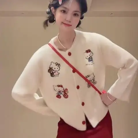 เสื้อสเวตเตอร์ปักลายการ์ตูนเฮลโลคิตตี้สไตล์เกาหลีน่ารัก เสื้อคาร์ดิแกนถักนิตติ้งสำหรับผู้หญิง ใส่สบายๆ ในฤดูใบไม้ร่วงและฤดูหนาว เหมาะเป็นของขวัญสำหรับสาวๆ
