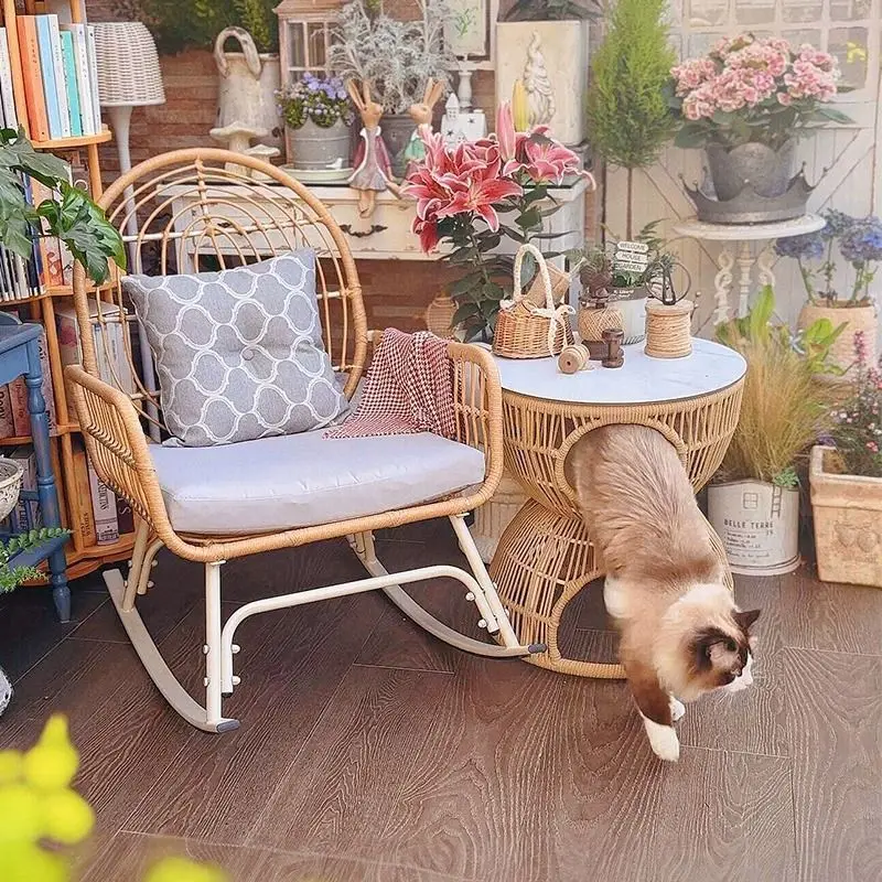 عش قطط ياباني بسيط ومبتكر بطبقة مزدوجة، زاوية أريكة، شرفة غرفة المعيشة، الناس والقطط يشاركون قهوة صغيرة من الخيزران #3