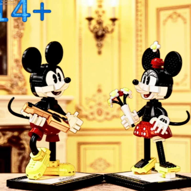 

In Shock New Micked And Minning Ornaments Models Toys Assembled Christmas Gifts Building Blocks Newlywed Girlfriend Gifts
