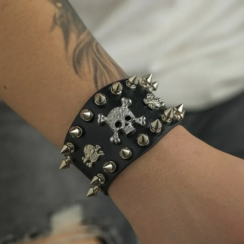 Hip Hop Rock PU Leather Bracelet Men and Women Punk Spikes Rivets Skull Heart Cross Creative Party Bracelet Jewelry Accessories