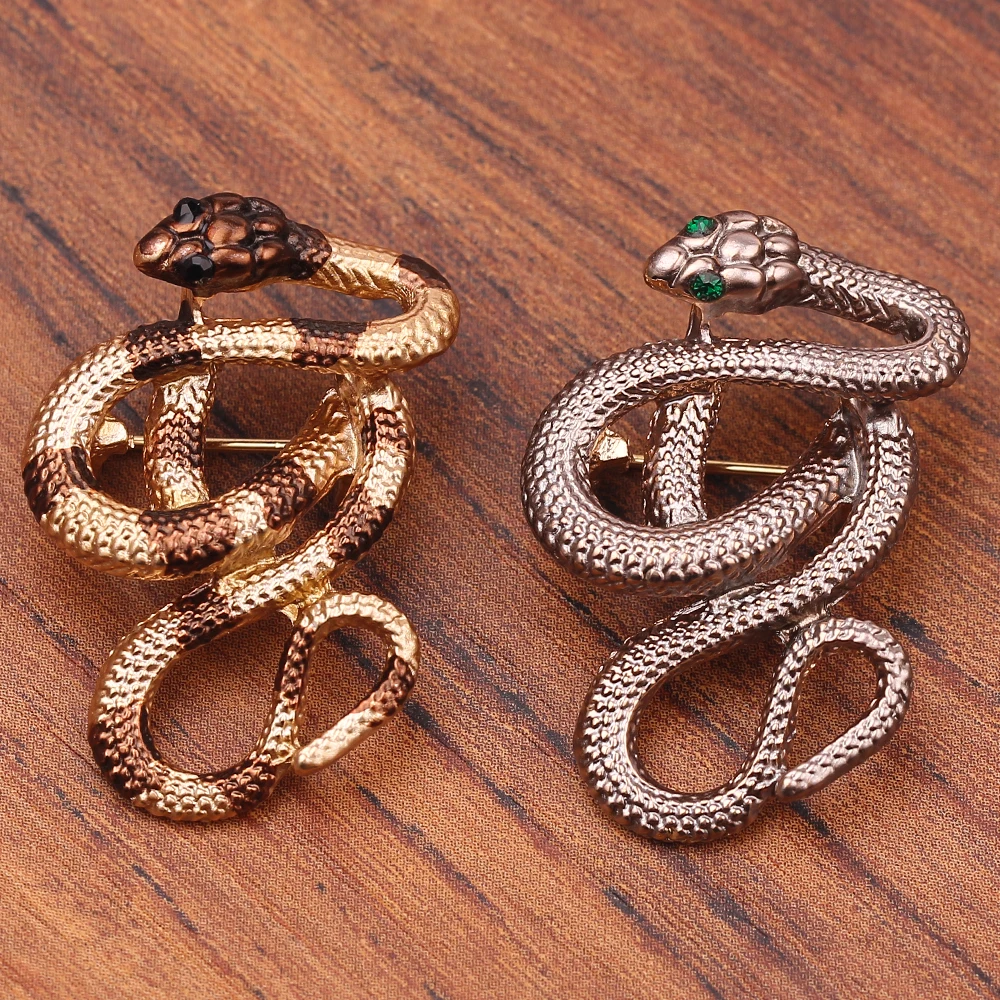 Vintage Naja Brooch Cool Snake Lapel Pins for Backpack Jacket Accessories Creativity Animal Badge for Friend Party Gifts