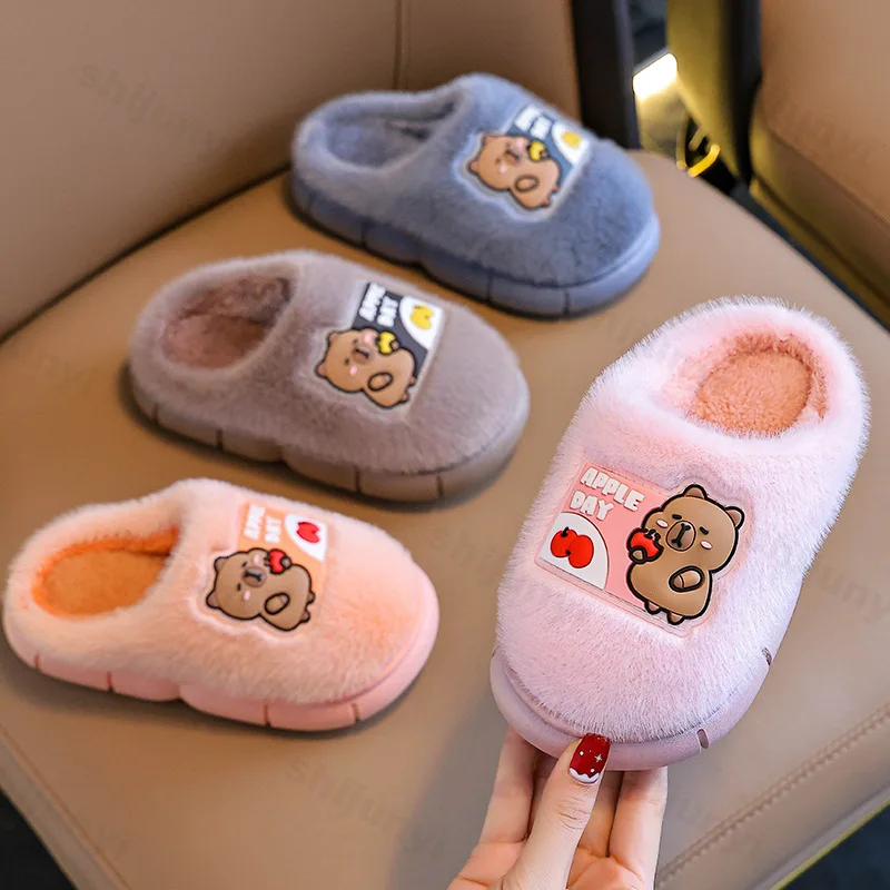 

Детские тапочки капибары, новинка зимы 2024, милые пушистые хлопковые тапочки, теплые удобные домашние плюшевые напольные домашние тапочки с героями мультфильмов