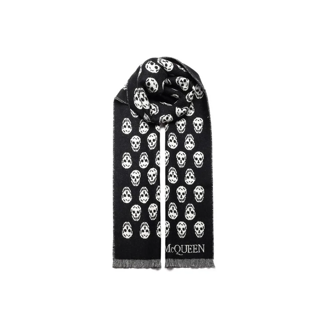 

Alexander McQueen Reversible Skull Scarf 6244254200Q1078