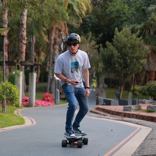 Imagen 2 del producto Maxfind Cyber Mini X Monopatín eléctrico portátil impulsado por cinturón con luces ambientales RGB integradas remotas para patinadores profesionales para adultos