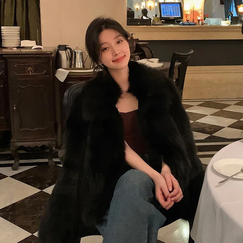 معطف شتوي جديد لعام 2025 من فرو الثعلب الصناعي للنساء سترة سميكة بياقة مقلوبة