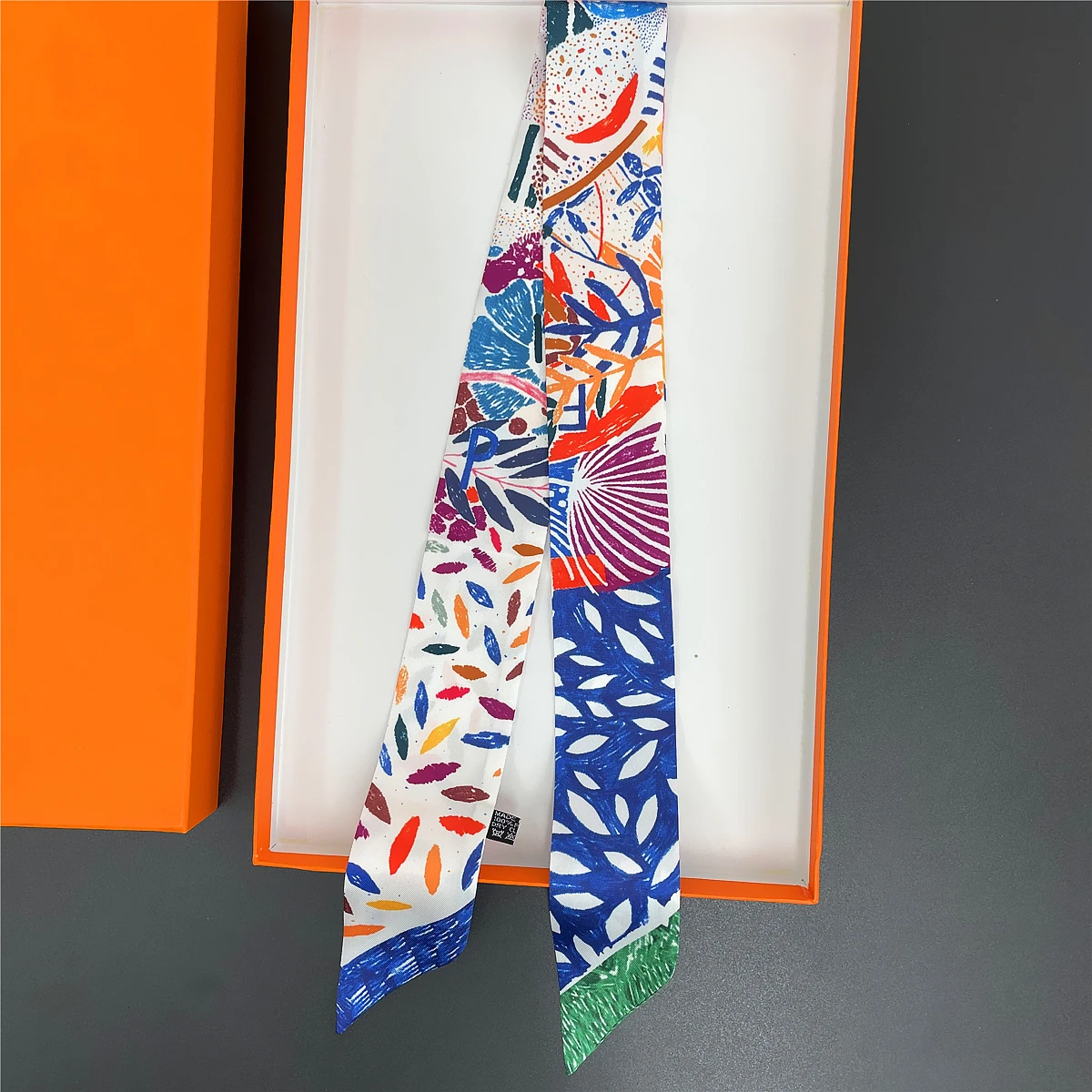 2024 Design Leaves Brand Silk Scarf Luxury Scarf Women Foulard Skinny Bag Scarves Neckerchief Fashion Hair Headband