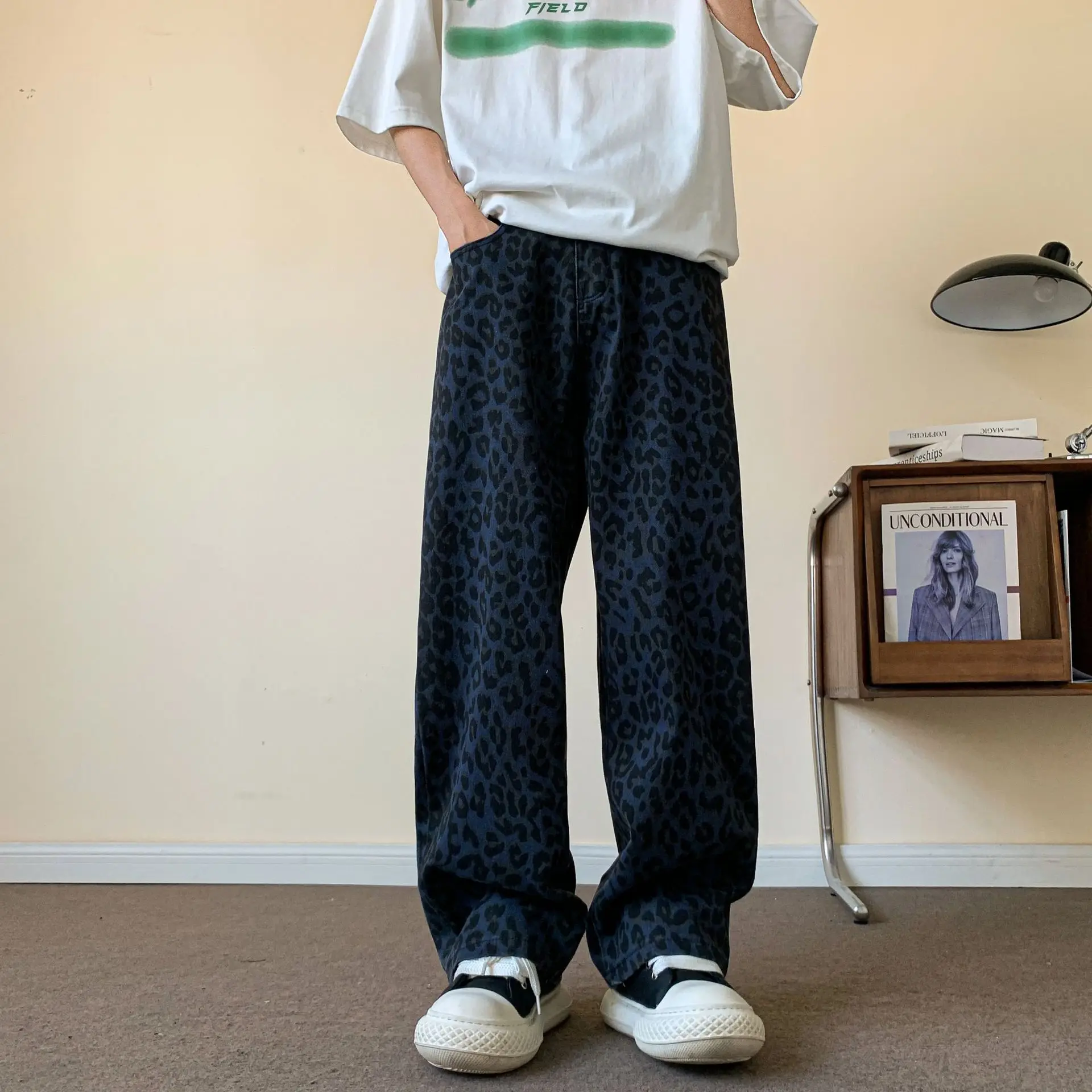 Рисунок 6 - Ретро нишевые джинсы с леопардовым принтом для мужчин