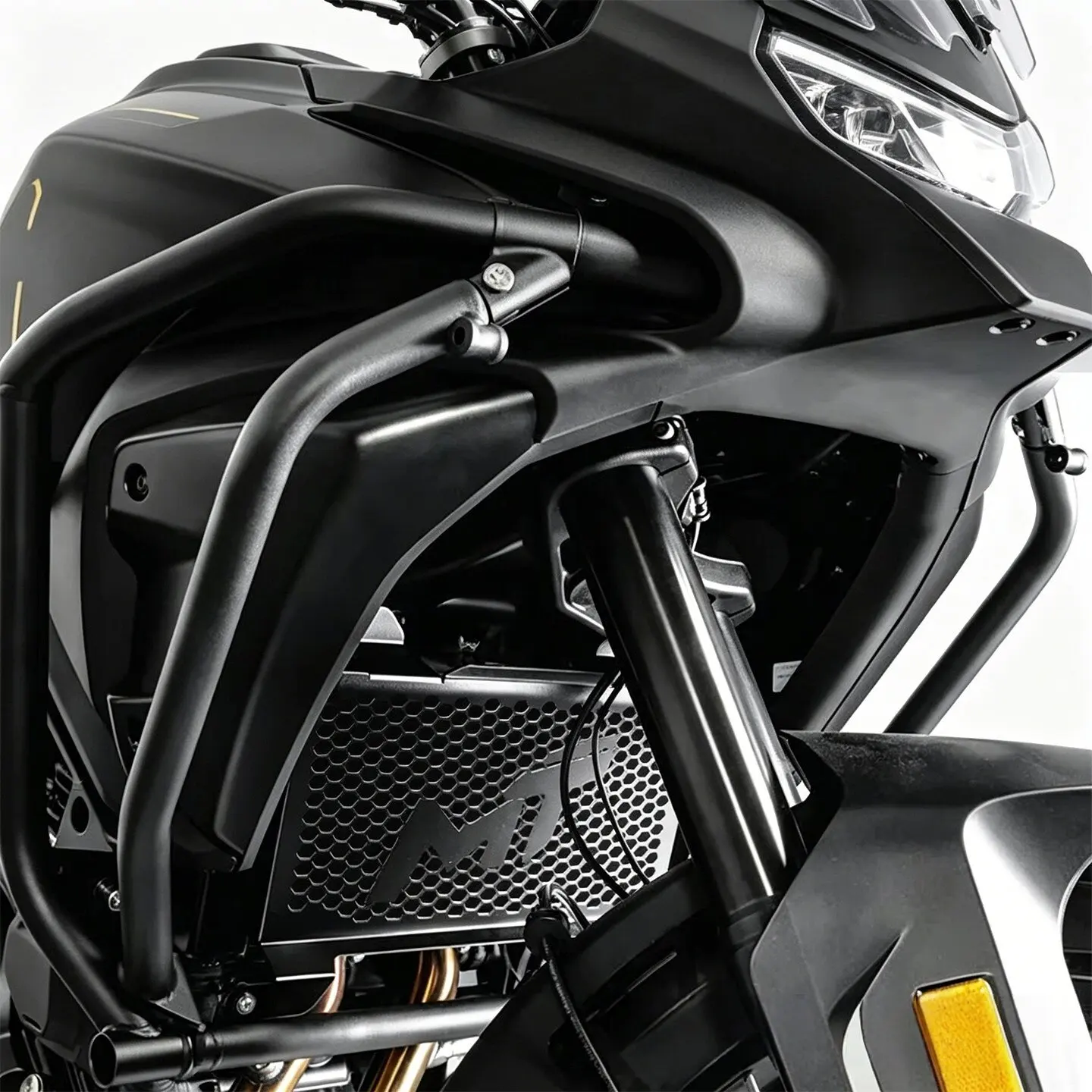 For CFMOTO 700MT Integrated Aluminum Radiator Guard Crash Bar Front Anti‑Collision Protector Motorcycle Airflow Cover Accessorie