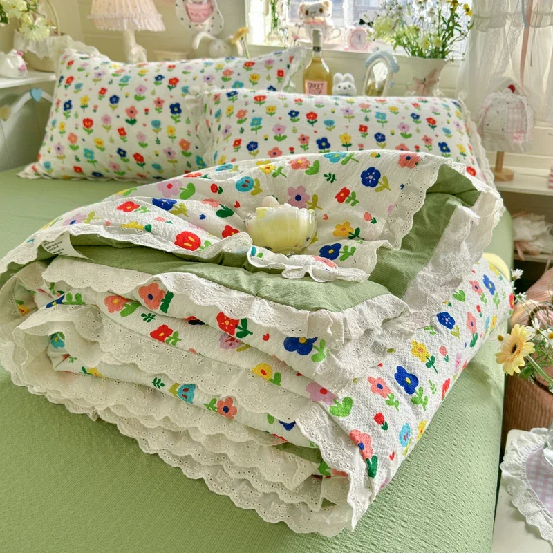 Sweet Lace Trim Soft Summer Quilt Korean Floral 100% Cotton Comforter Double-Layer Yarn Lightweight Quilt Breathable Bed Blanket