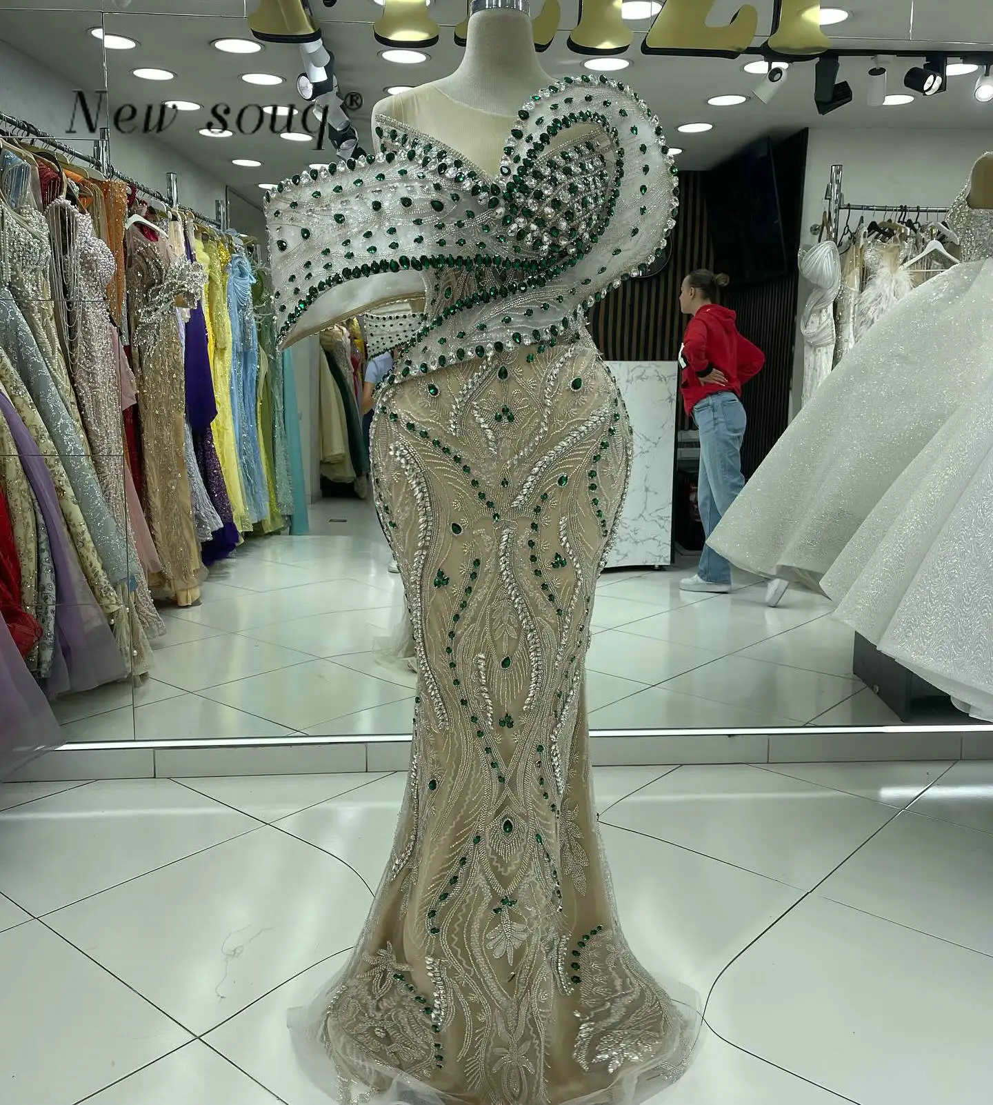 2025 Champagne Mermaid Long Evening Dresses with Green and Silver Crystals Arabic Gliiter Formal Women Wedding Prom Party Gowns