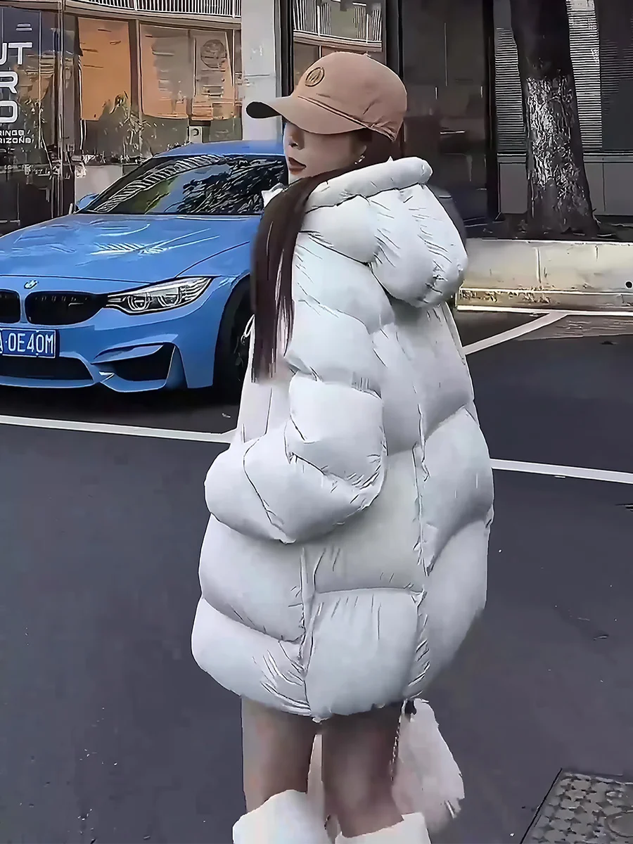 Chaqueta Acolchada Blanca Cloud Dough para Mujer, Chaqueta de Invierno con Cuello Alto y Capucha, Prenda Exterior Moderna de Largo Regular