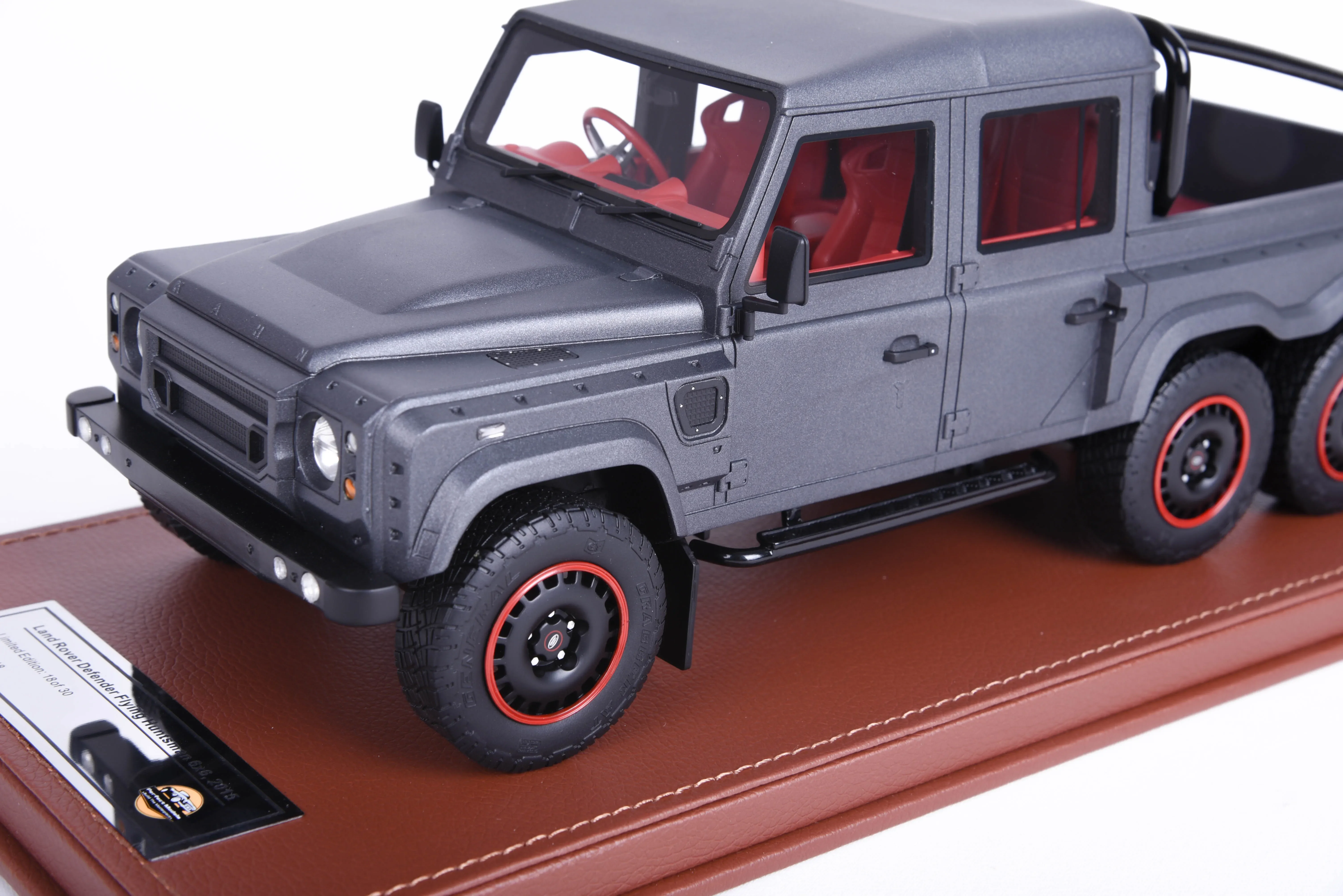 1:43 Perfect Real Car Simulation Models Land Rover Defender Flying Huntsman 6x6 Pickup Resin Car Collection Toy Vehicles Model