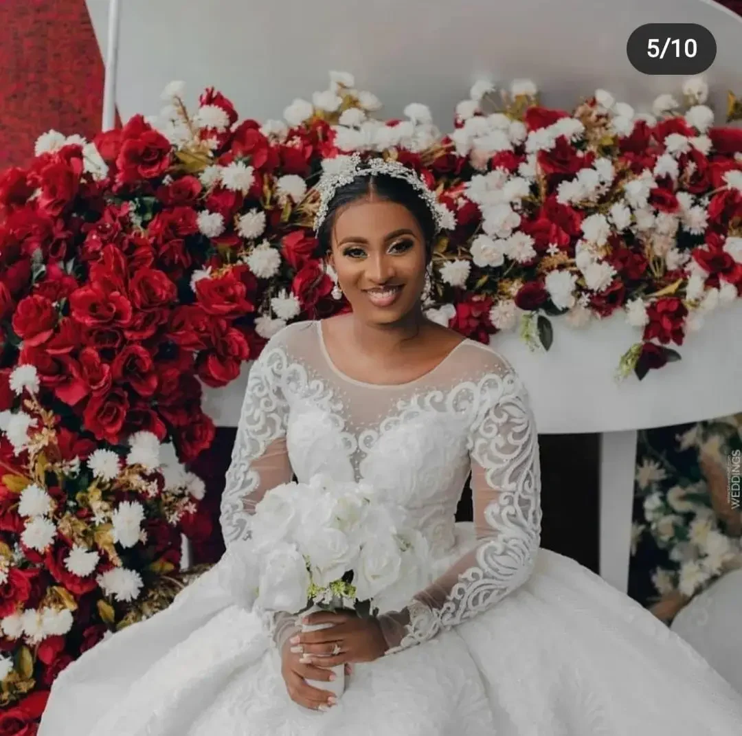 Customized New Fashion High Quality Bridal Lace Hollow Out Long Sleeve Trailing Custom Wedding Dress 2025