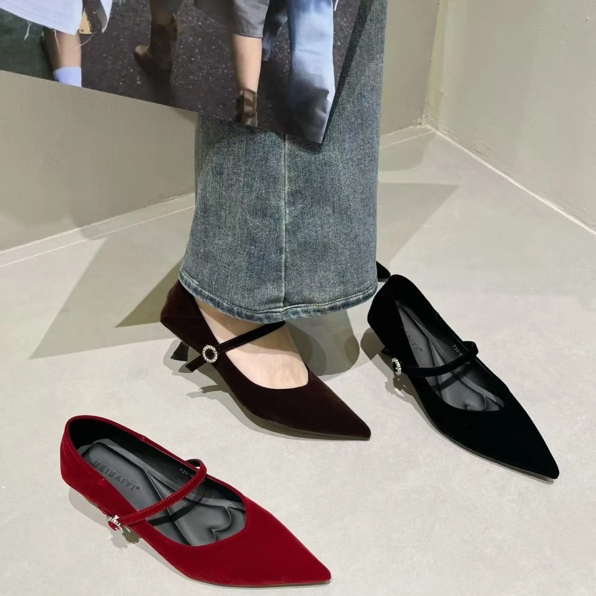 

Elegant Pointed Toe Velvet Mary Jane Shoes Women's Fall 2026 New Style Thin Heel Single Shoes Fashionable Synthetic Material