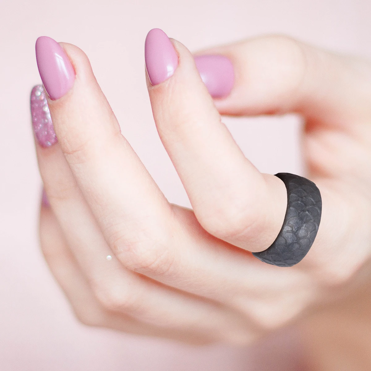 

1Pc Outdoor Sports Silicone Rings Anti-Slip Fish Scale Texture Finger Ring Fishing Sports Finger Rings for Home Outdoor (Gray Ir