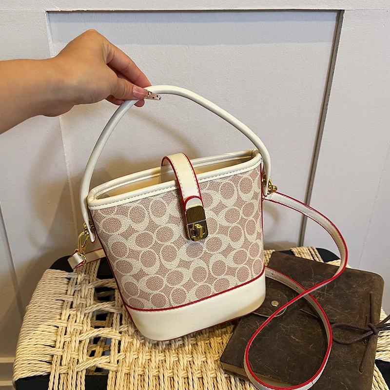 Classic Designer Paris Shoulder Bag For Women Luxury Brand Diaper Bag Elegant Leather Large Capacity Minimalist Tote Bag