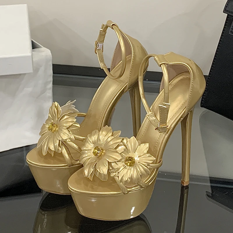 Eilyken مصمم زهرة سوبر خنجر عالية الكعب النساء الصنادل موضة مشبك حزام مأدبة أحذية الحفلات الصيف الإناث مضخات